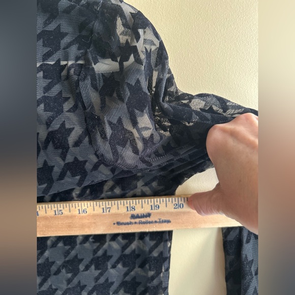 ✌️4/$20✌️Houndstooth blouse - Picture 8 of 8